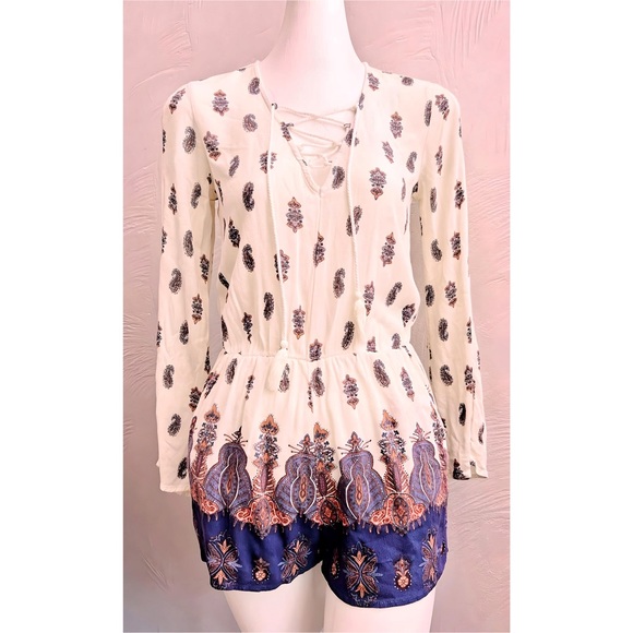 GUC Kendall & Kylie Romper Size XS Zip Up Back & Lace Front Minimal Wear - Picture 3 of 12